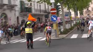 Marshals sesuai dengan Peraturan UCI ( Union Cycling Internasional