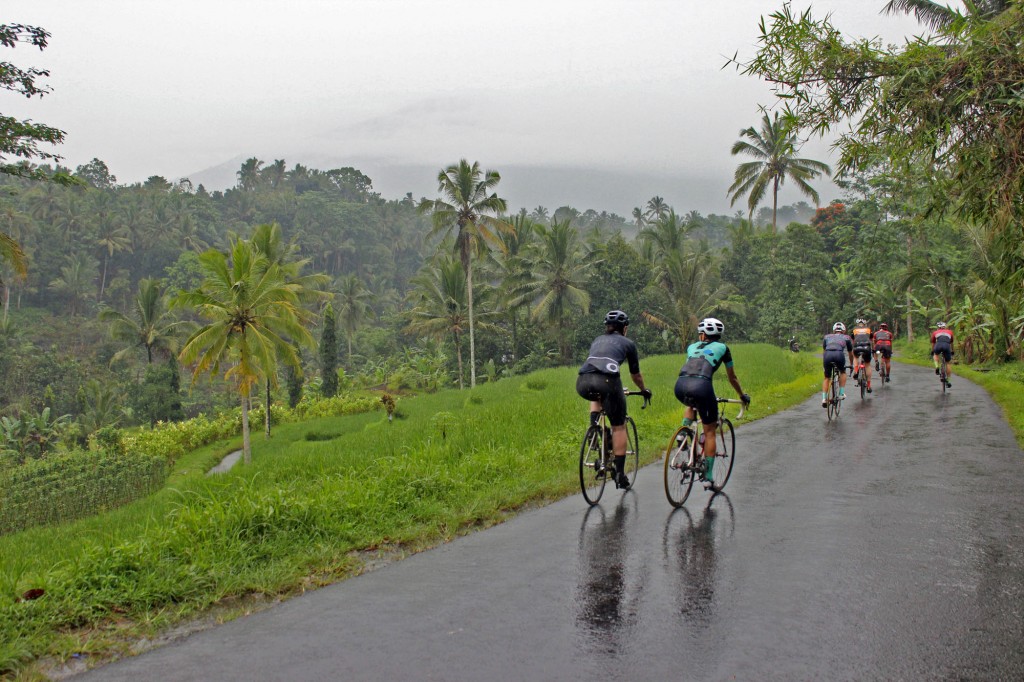 Tip Bersepeda di Jalan Menurun